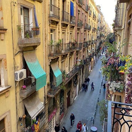 Spacious Modern Apartment In The Vibrant El Raval Barcellona Esterno foto