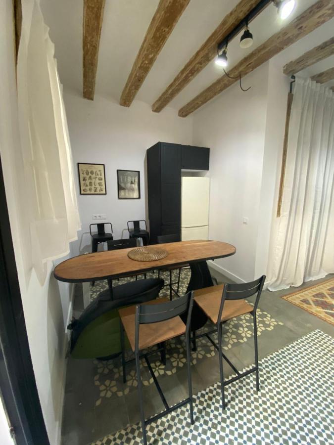 Spacious Modern Apartment In The Vibrant El Raval Barcellona Esterno foto