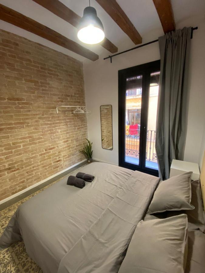 Spacious Modern Apartment In The Vibrant El Raval Barcellona Esterno foto